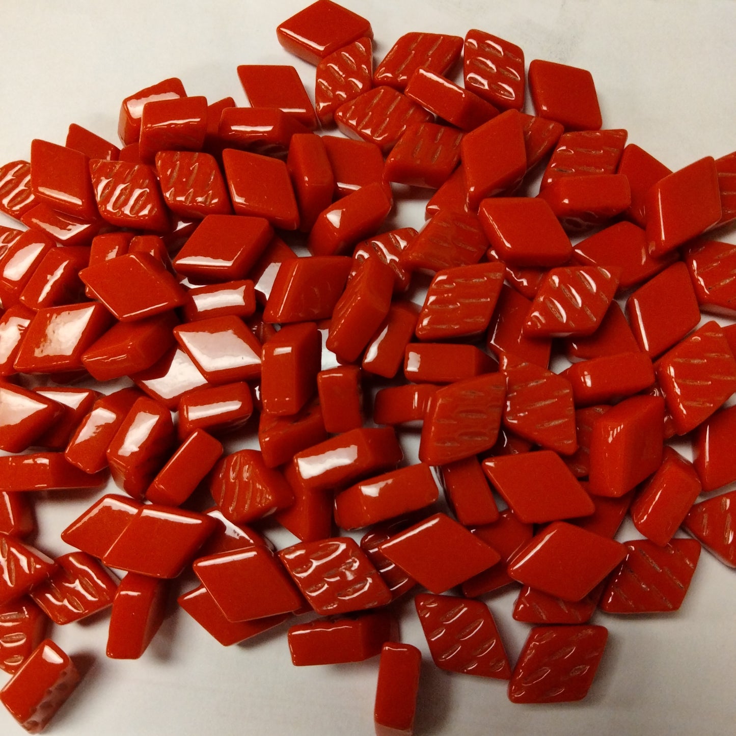 D107-g Kismet Diamond Chili Red Gloss