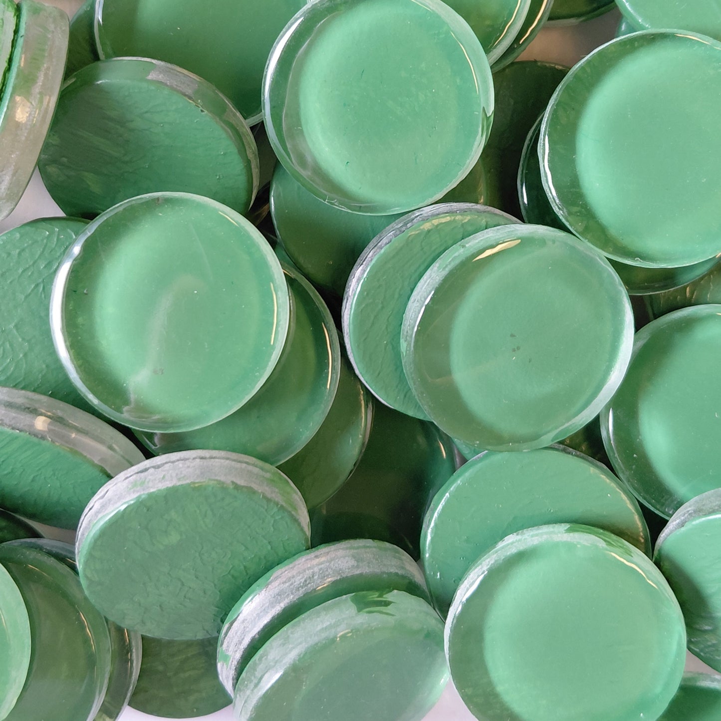 Krystal round glass tiles in green