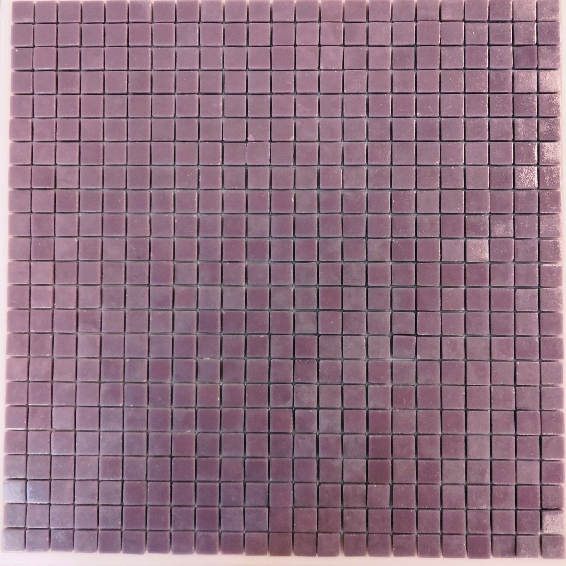 Mosaique brillant apdiva violet 1.2x1.2cm sur trame 30x30cm Mosaique brillant apdiva violet 1.2x1.2cm sur trame 30x30cm