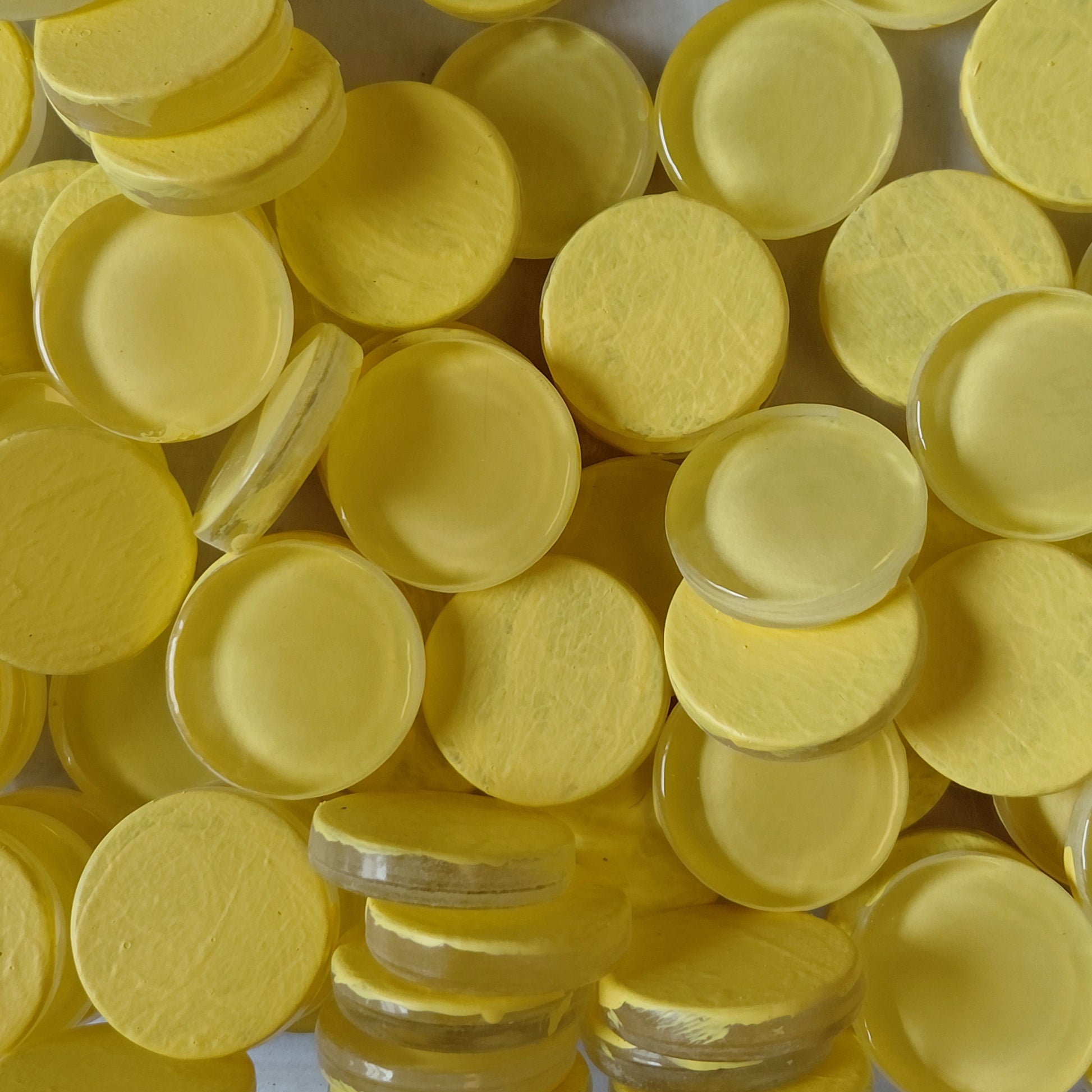 Krystal round glass tiles in yellow